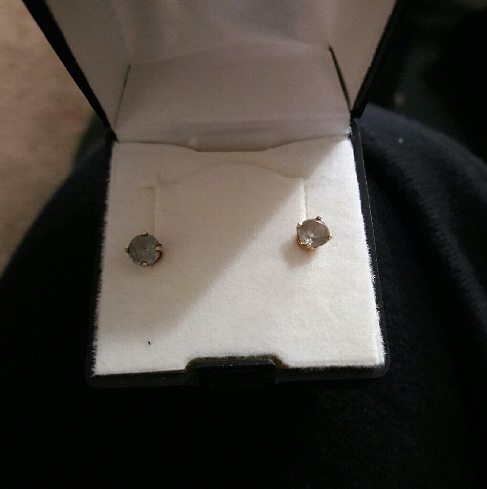 Gold earings